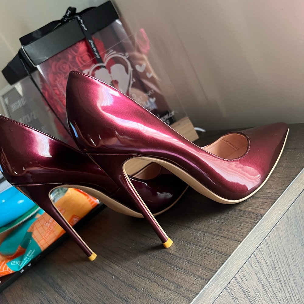 Very high heeled, sexy pump